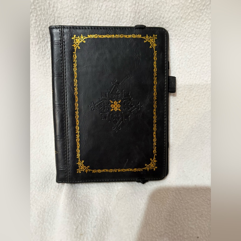 Black Leather Kindle Case with Gold Detailing